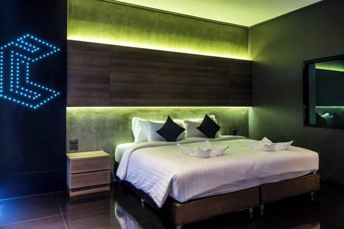 Minibar, in-room safe, desk, blackout drapes