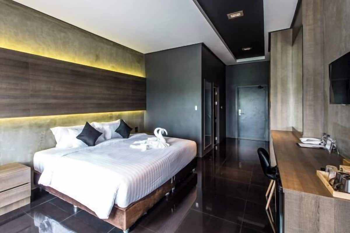 Minibar, in-room safe, desk, blackout drapes