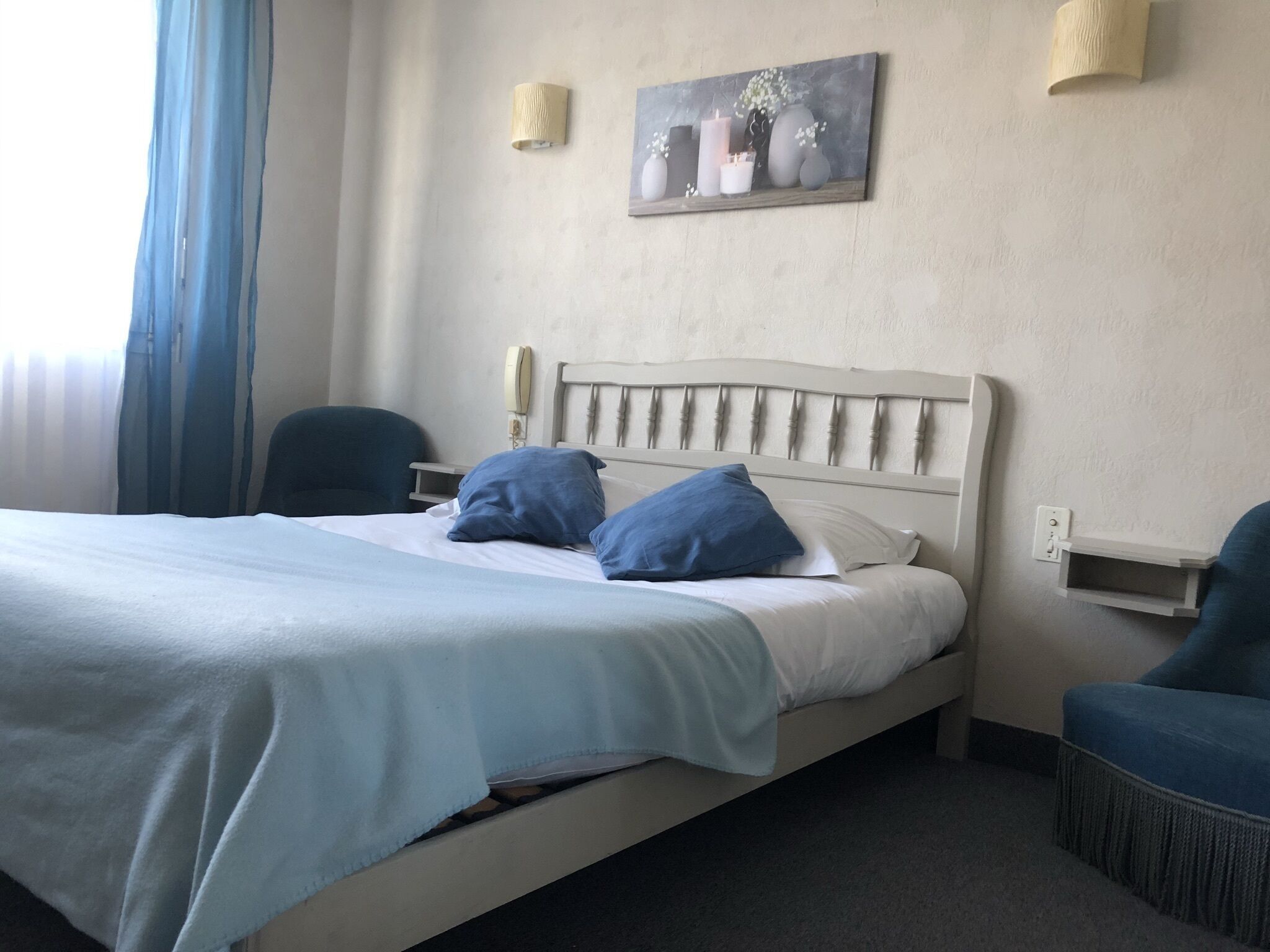 double room | desk, iron/ironing board, free cots/infant beds, rollaway beds