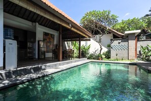Outdoor pool - Villa Legong (Denpasar)