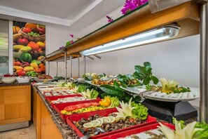 Breakfast, lunch and dinner served - Arsi Blue Beach (Alanya)