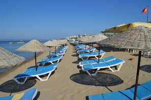 Private beach nearby, sun-loungers, beach umbrellas - Megas Hotel (Ayvalik)