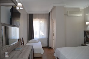 Premium bedding, minibar, in-room safe, desk - Megas Hotel (Ayvalik)