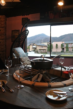 Lodge Style Apartment | Living room | Flat-screen TV, DVD player