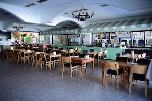 2 restaurants, breakfast, lunch, dinner served; Chinese cuisine - Club Atrium Marmaris (Marmaris)