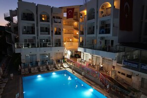 A multi-story hotel with a swimming pool, balconies, and Turkish flags. - Club Atrium Marmaris (Marmaris)