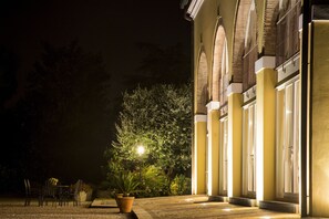 Front of property - evening/night - Agriturismo Ae Cavane (Codevigo)