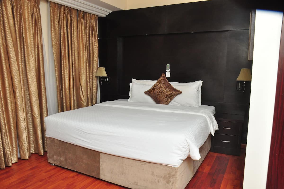 1 bedroom, premium bedding, free minibar items, in-room safe