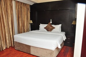 Premium bedding, free minibar items, in-room safe, desk