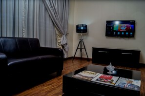 32-inch flat-screen TV with satellite channels, TV - Citiheight Hotel (Lagos)