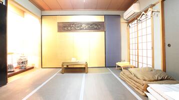 Desk, laptop workspace, blackout drapes, free WiFi