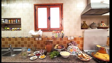 Breakfast, lunch, dinner served; Moroccan cuisine