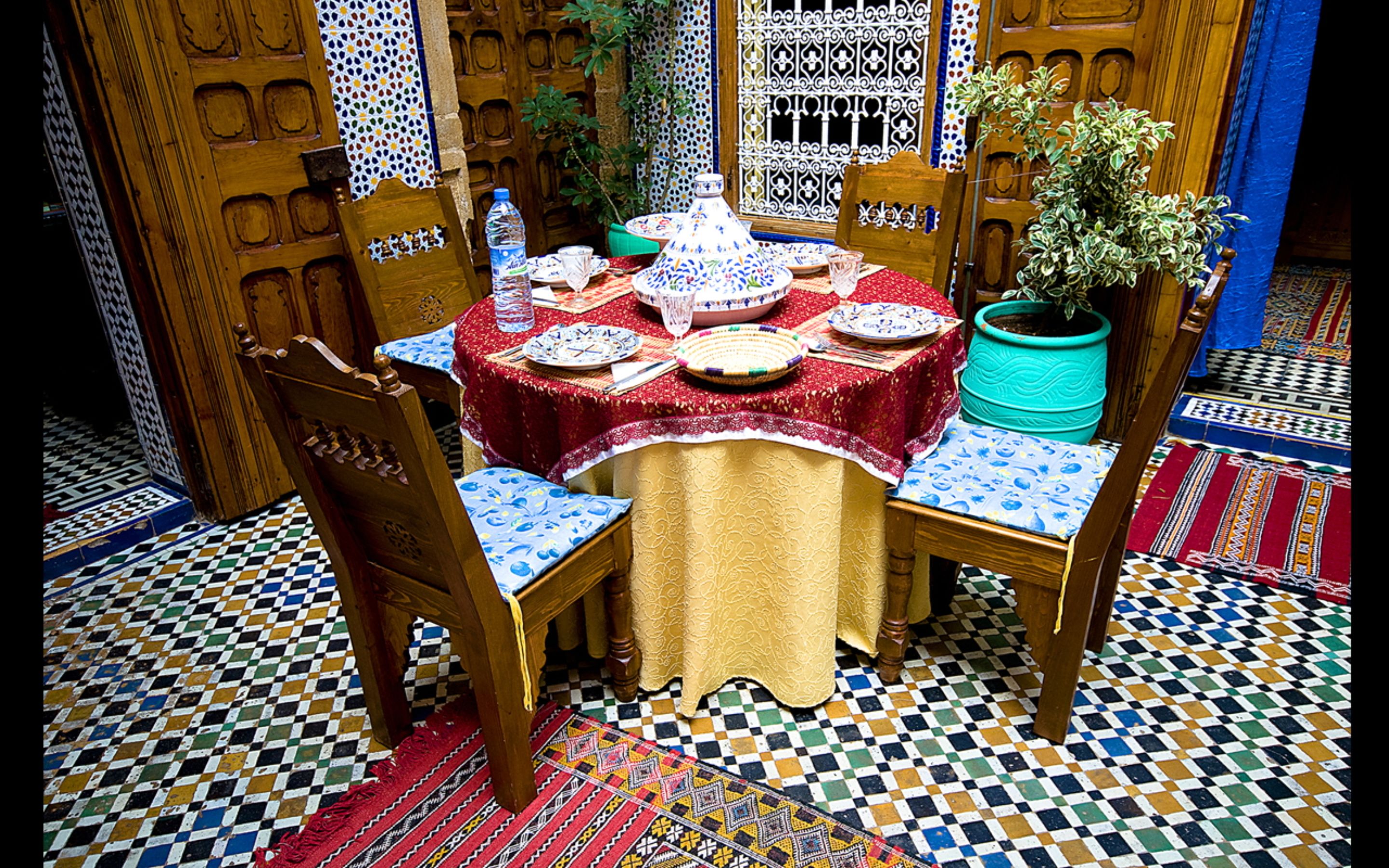 Petit déjeuner, déjeuner et dîner servis sur place