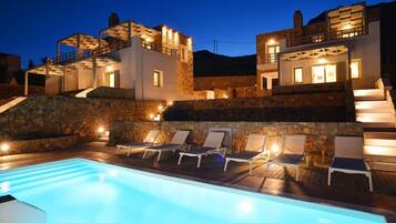 Outdoor pool, pool umbrellas, sun loungers
