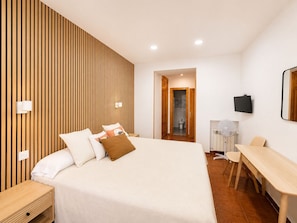 Chambre supérieure double | Bureau, rideaux d’obscurcissement, accès au Wi-Fi (inclus)
