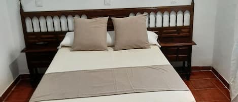 Standard Double Room | Desk, blackout drapes, free WiFi, bed sheets