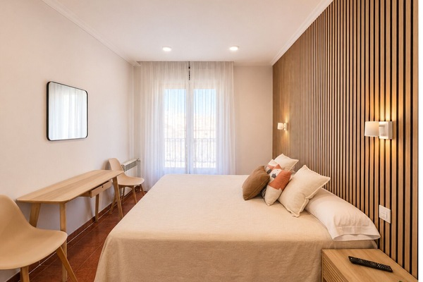 Quarto casal superior | Escrivaninha, cortinas blackout, Wi-Fi de cortesia, roupa de cama