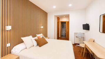 Habitación doble superior | Escritorio, cortinas opacas, wifi gratis y ropa de cama