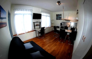 14 Appartement T3 | Living room | Flat-screen TV - Appart’hôtel Douai Gare (Douai)