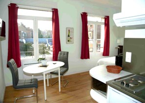 17 Studio lit double | Living area | Flat-screen TV - Appart’hôtel Douai Gare (Douai)