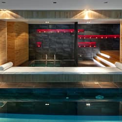 Indoor spa tub