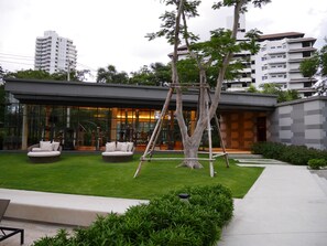 Courtyard - Mochi Room at Rain Condominium Cha-am (Cha-am)