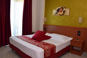 Comfort Double Room Single Use, Balcony | Minibar, in-room safe, desk, blackout curtains - Hotel Residence Eden (Mozzagrogna)