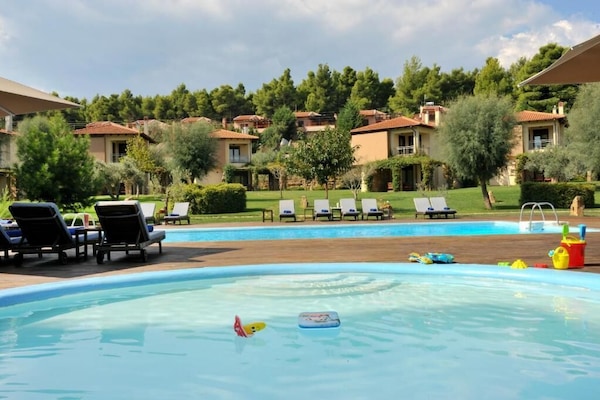 2 piscinas al aire libre, sombrillas, tumbonas