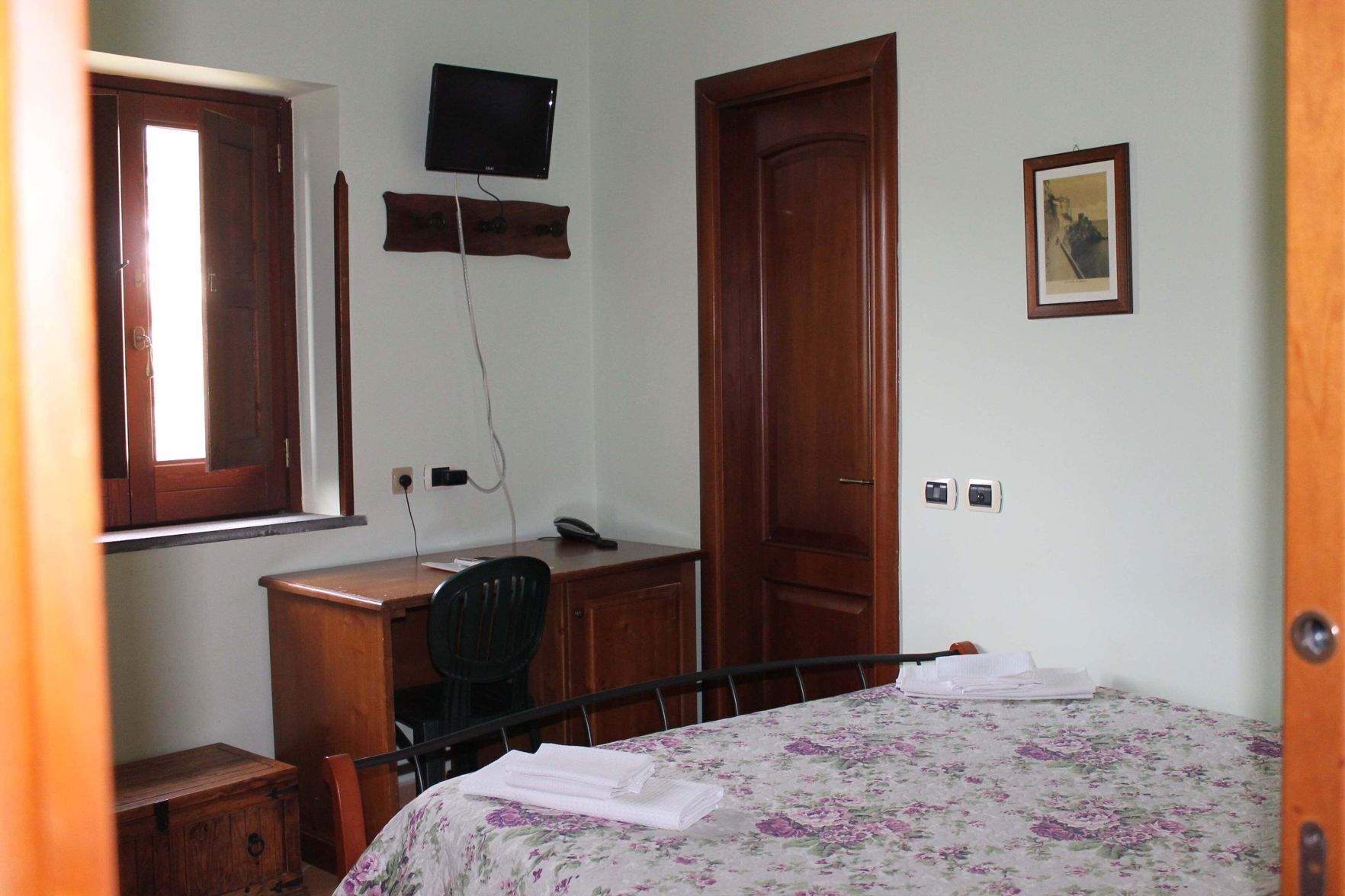 Down duvets, minibar, desk, free WiFi