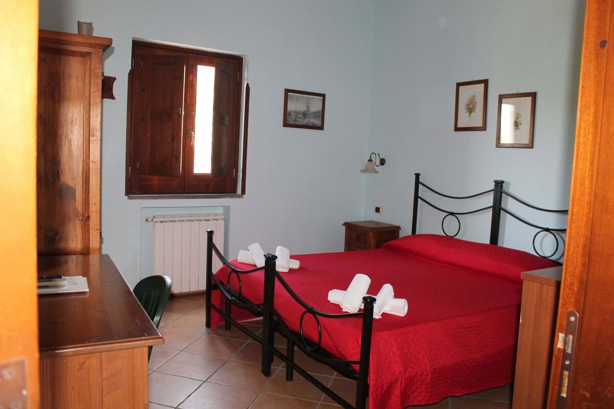 Down duvets, minibar, desk, free WiFi