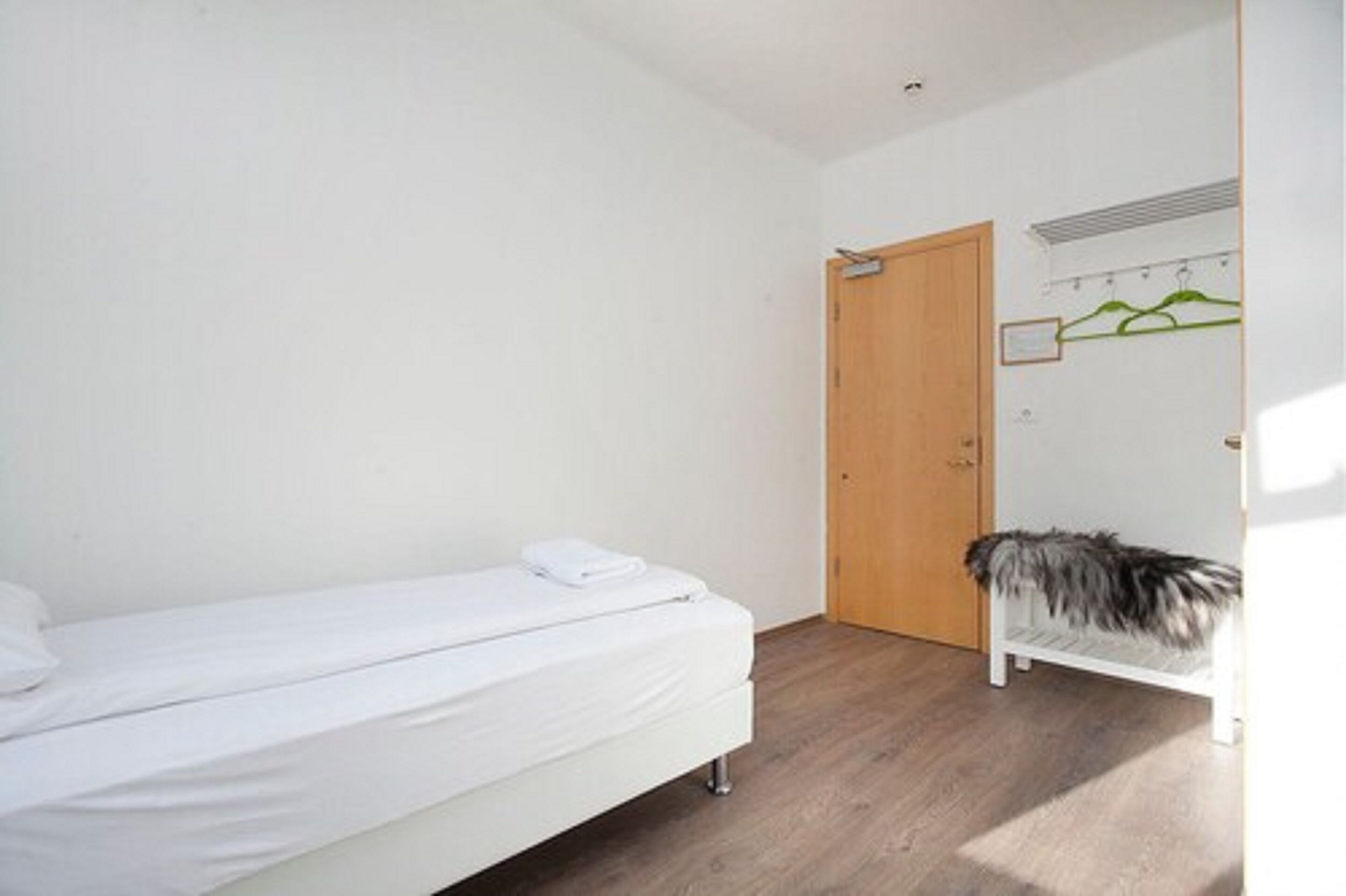 Basic Single Room, 1 Large Twin Bed, Shared Bathroom | Premium bedding, blackout drapes, free WiFi, bed sheets