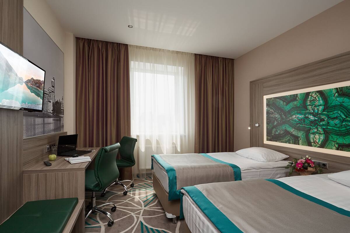 Chambre Standard avec lits jumeaux | Coffres-forts dans les chambres, bureau, chambres insonorisées