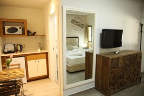 Desk, blackout curtains, soundproofing, free WiFi