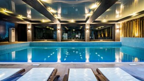 Indoor pool, 2 outdoor pools