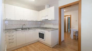 Apartment, 2 Bedrooms | Private kitchen