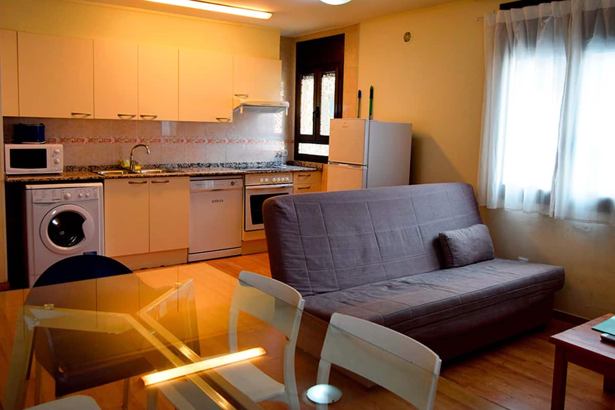 Refrigerador con freezer, microondas, horno, placa de cocina