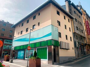 Front of property - Apartamentos Pantebre 3000 (Pas de la Casa)