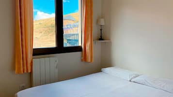 Appartement, 2 chambres | Ameublement personnalisé, rideaux occultants, fer et planche à repasser