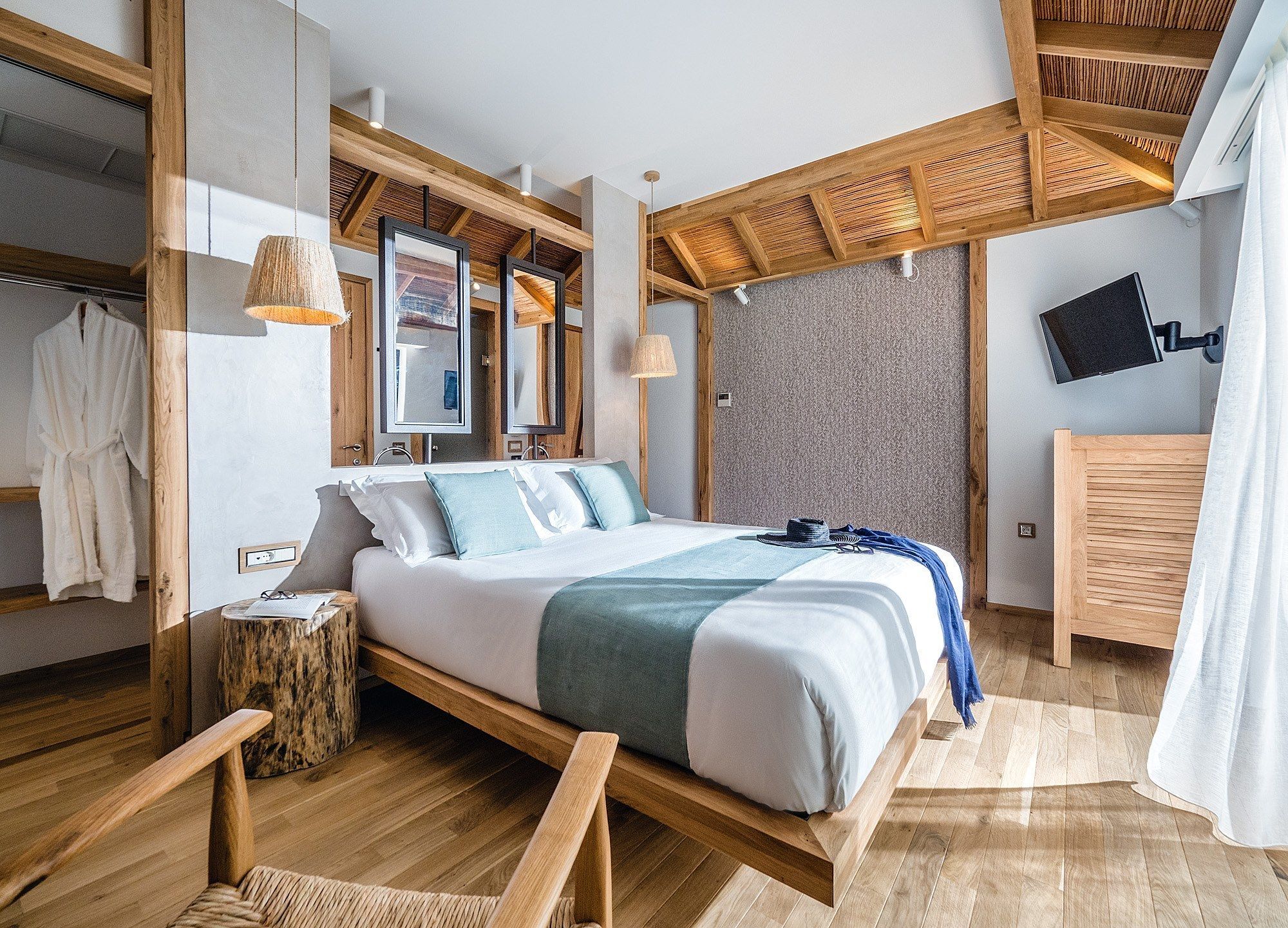 Bungalow (Over water) | Minibar, in-room safe, desk, soundproofing