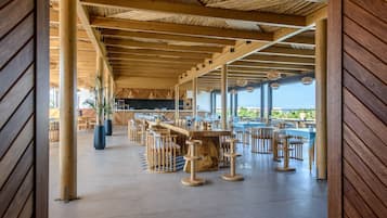 5 restaurants, breakfast, lunch, dinner served; international cuisine