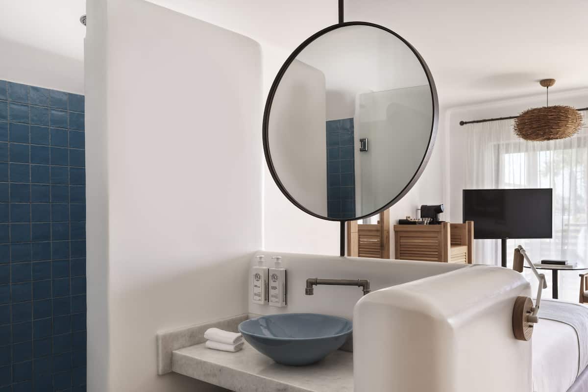 Luxury Room, Pool View | Bathroom | Shower, free toiletries, hair dryer, bathrobes