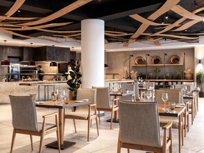 5 restaurants; breakfast, lunch, and dinner served - Stella Island Luxury Resort & Spa - Adults Only (Hersonissos)