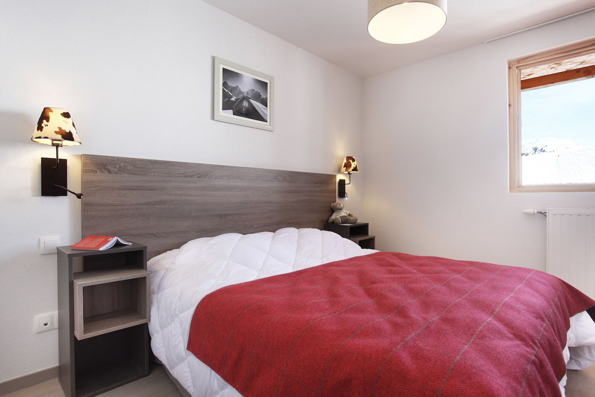 1 bedroom, soundproofing, free cots/infant beds, free WiFi