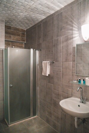 Standard Shared Dormitory, Women only, Garden View | Bathroom | Shower, free toiletries, hair dryer, slippers - Nicea Hotel (Selçuk)