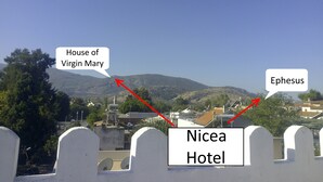 Vista desde el Hotel Nice con vistas a la Casa de la Virgen María y Éfeso.