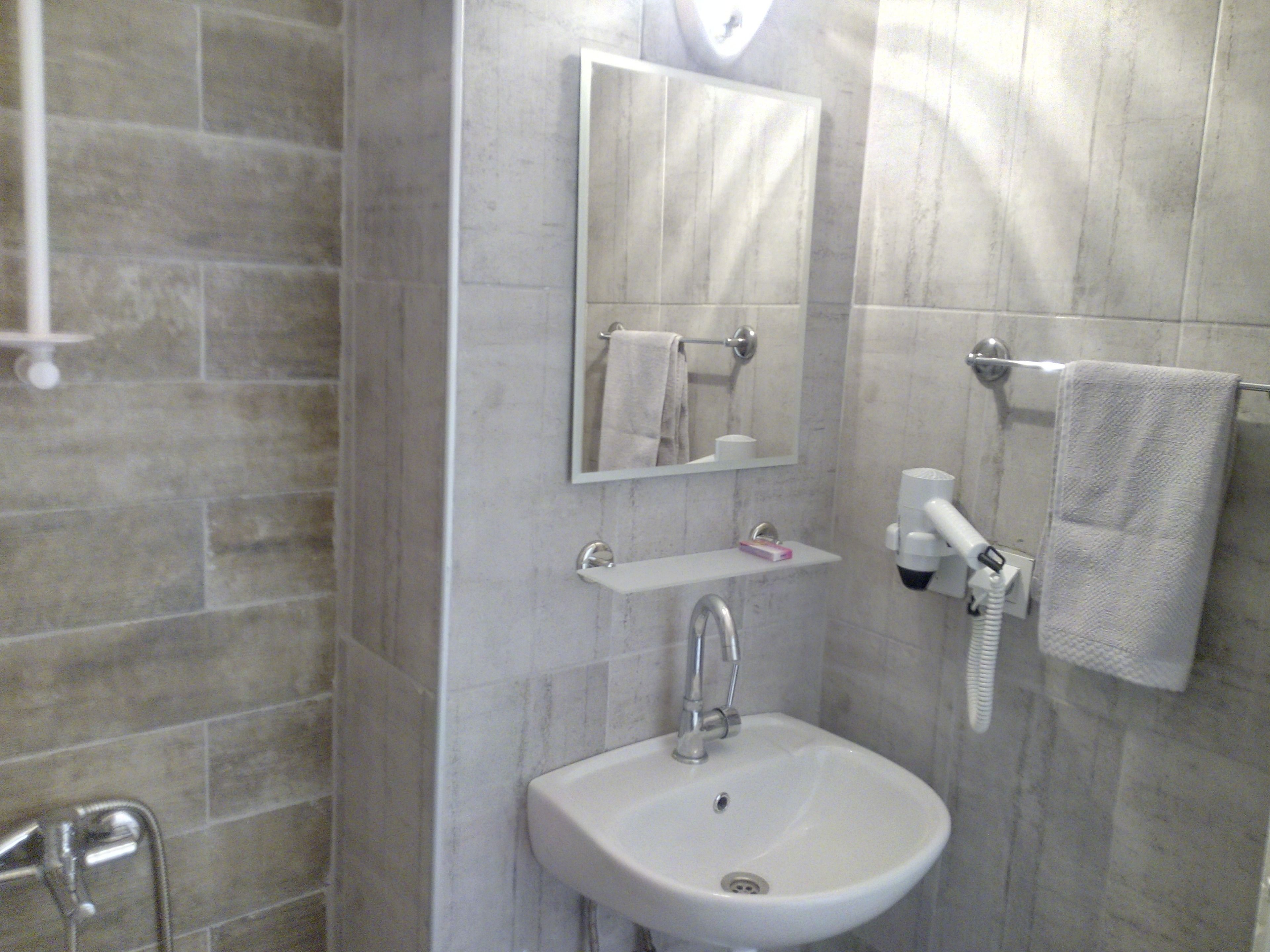 shower, free toiletries, hair dryer, slippers