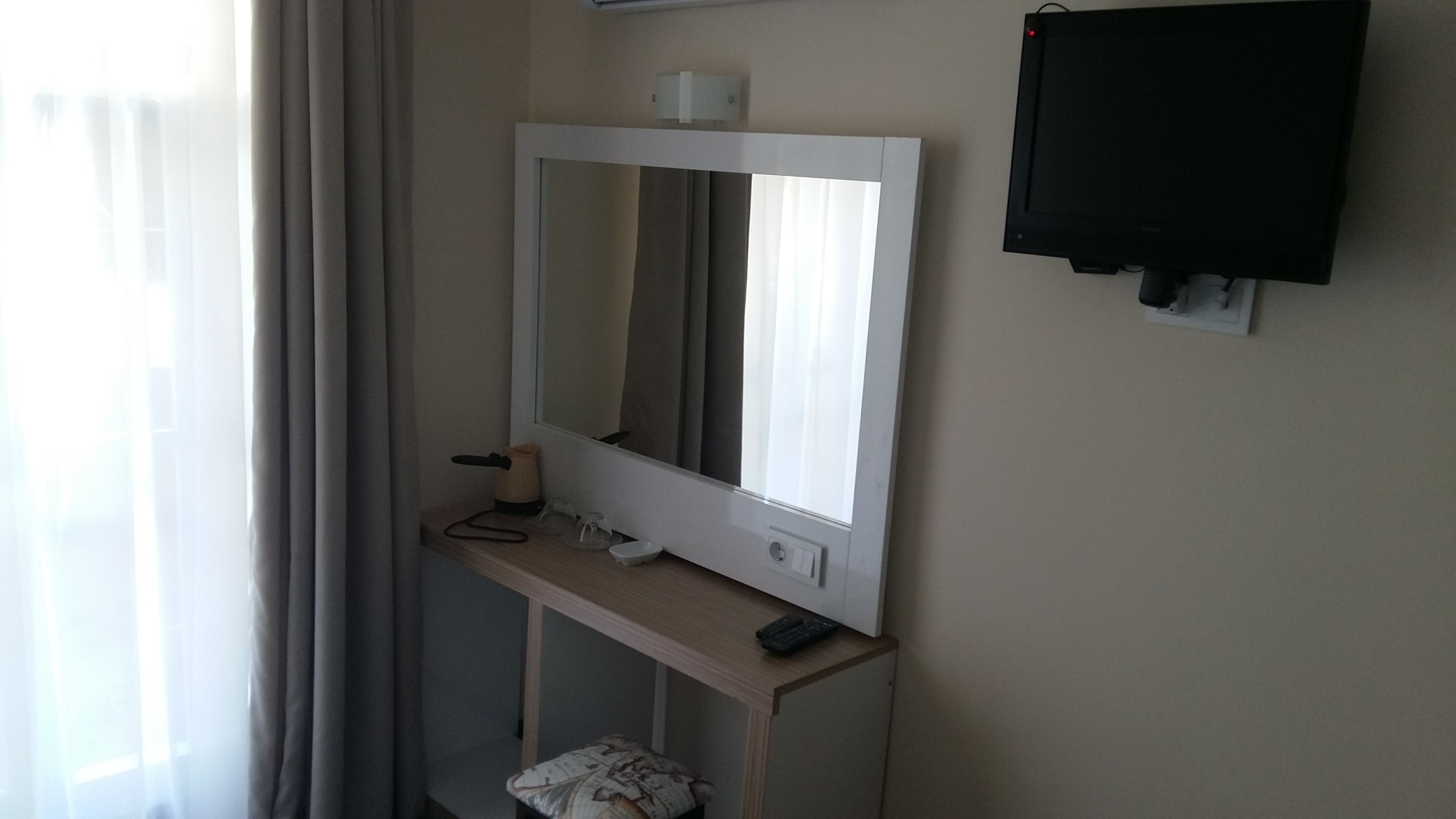 standard twin room, 2 single beds, balcony, garden view | desk, laptop workspace, free wifi, bed sheets