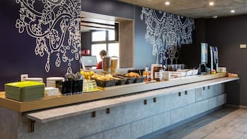 Tägliches Frühstücksbuffet (8.50 EUR pro Person)