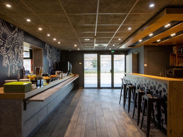 매일 뷔페 아침 식사(1인당 EUR 8.50)