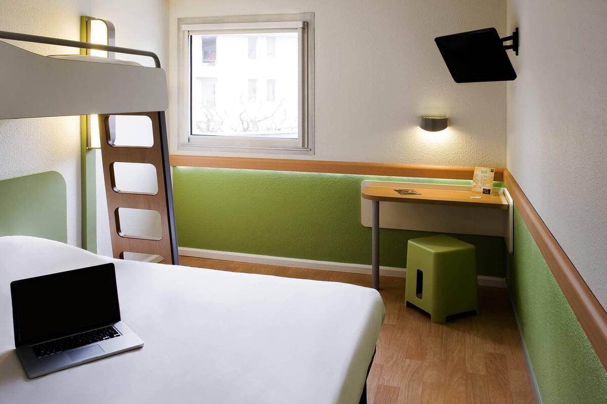 Double Room | Desk, blackout drapes, soundproofing, cribs/infant beds